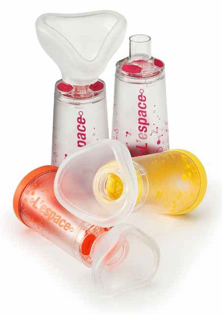 CAMERA DISTANZIATRICE PER EROGATORI SPRAY PREDOSATI L'ESPACE 220ML PER NEONATI SPAZIO MORTO 34ML CON MASCHERA VALVOLA INSPIRAZIONE 2 VALVOLE ESPIRAZIONE CODICE COLORE ARANCIO - UniversoFarmacie.it